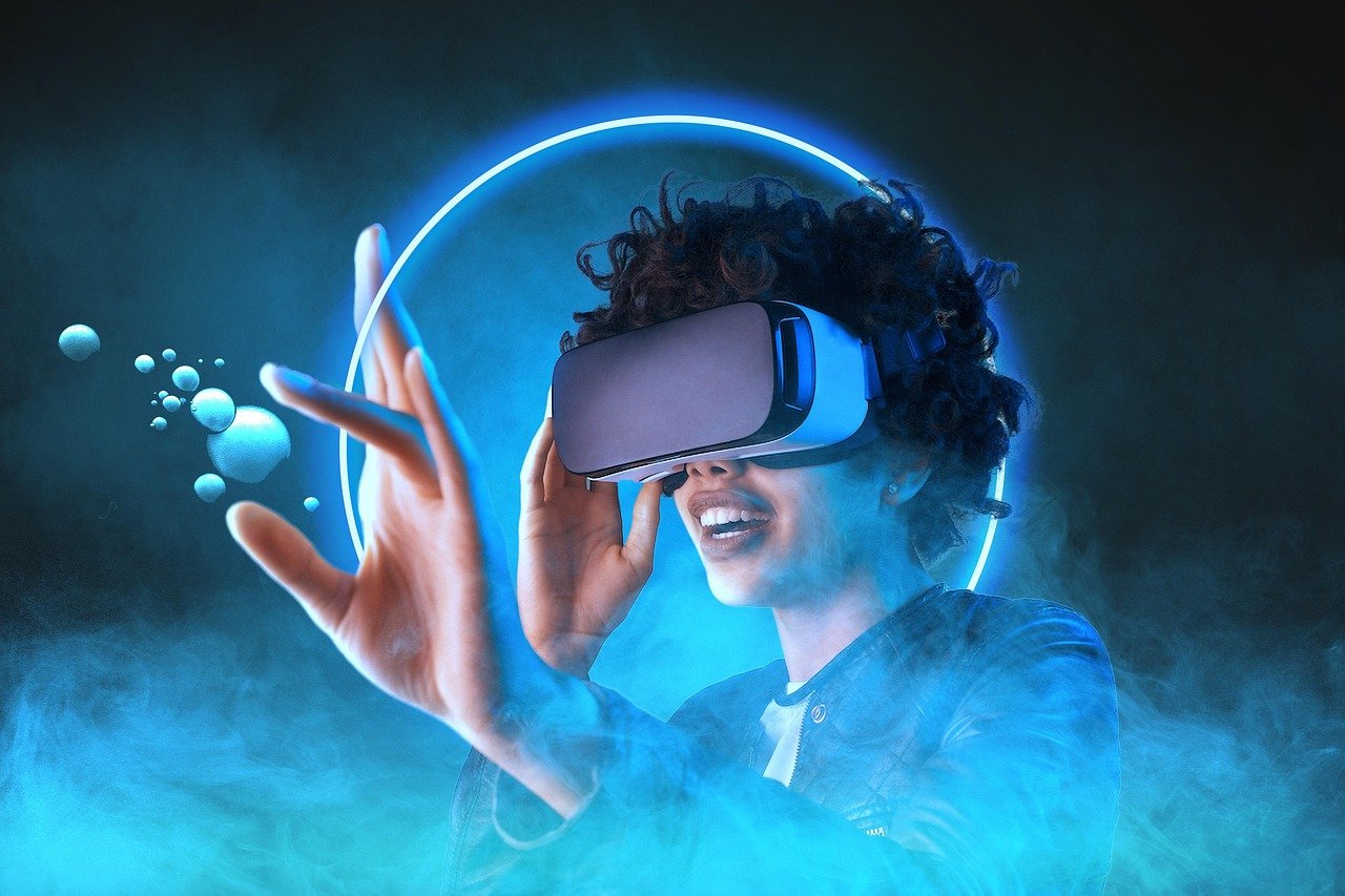 Augmented and virtual reality technology applications